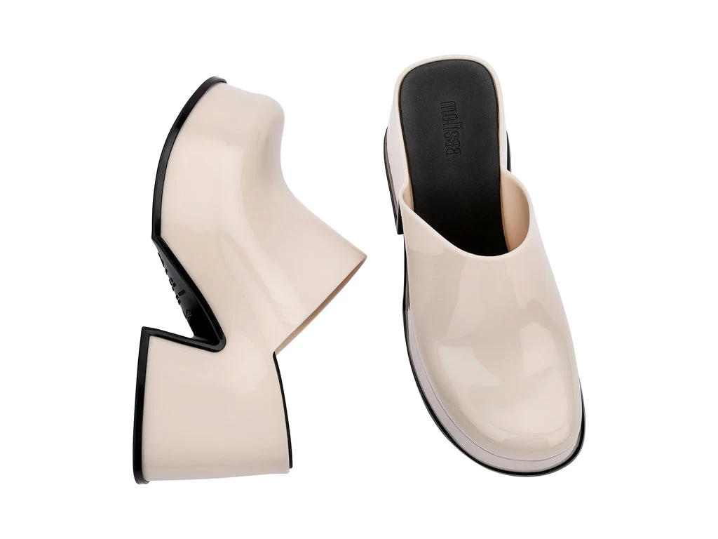 Mia - Image 8